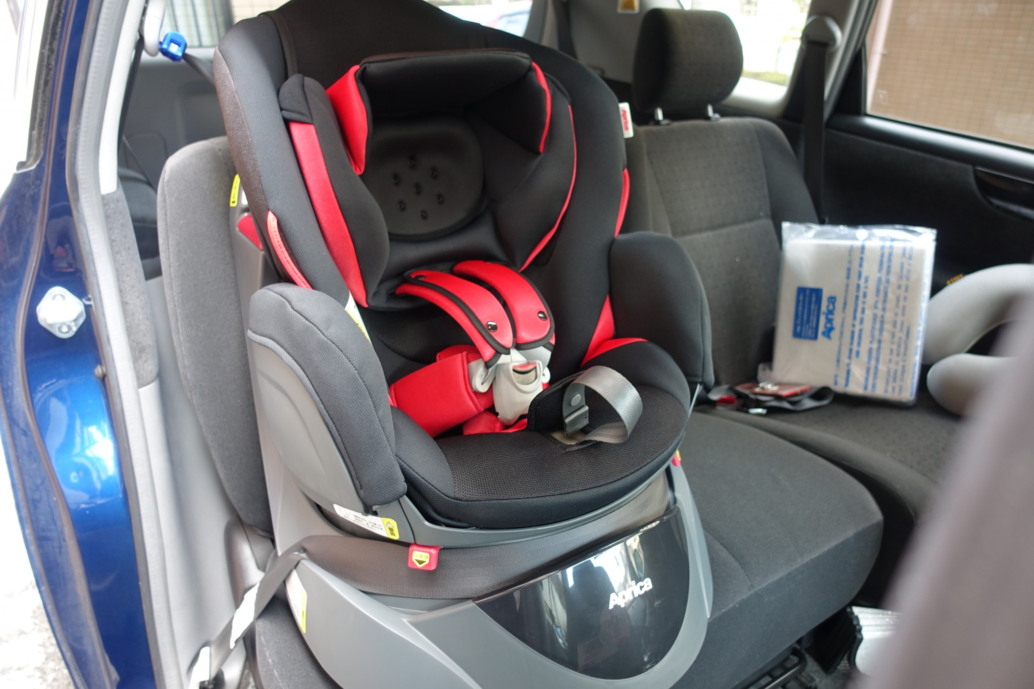 チャイルドシート「アップリカ ディアターンプラス」を購入!新生児にも使えて、お手頃&高機能。3つの決め手と装着写真を紹介!